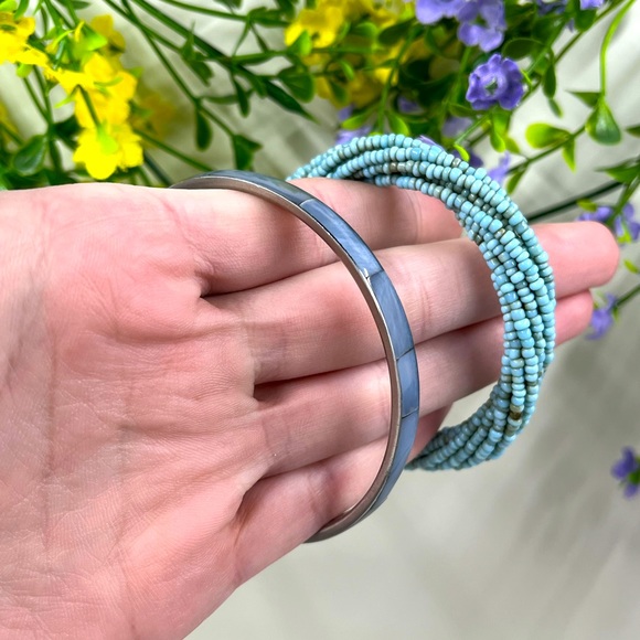 Lot of 2 Vintage Blue Bracelets, One with Mother of Pearl - Picture 6 of 6